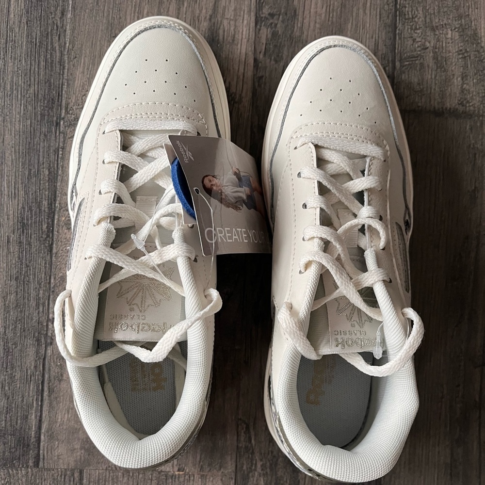 NWT Reebok Classic Tennis Shoe Size 7 - Picture 2 of 7